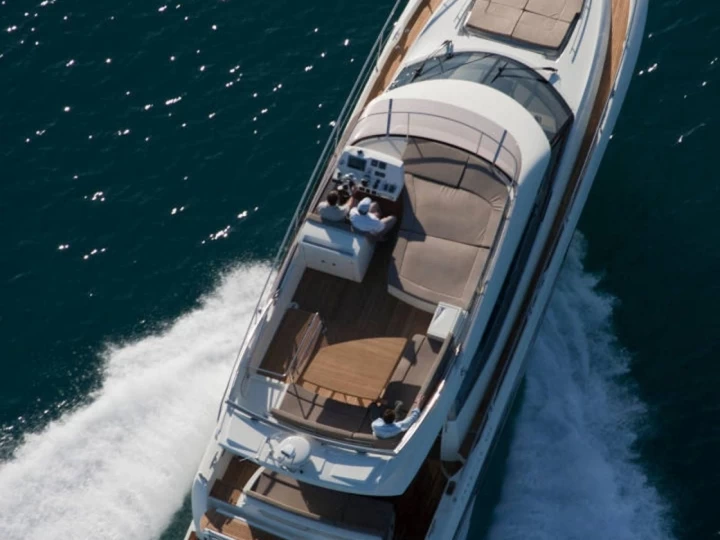 Wynajem Motorówka Prestige z patentem 