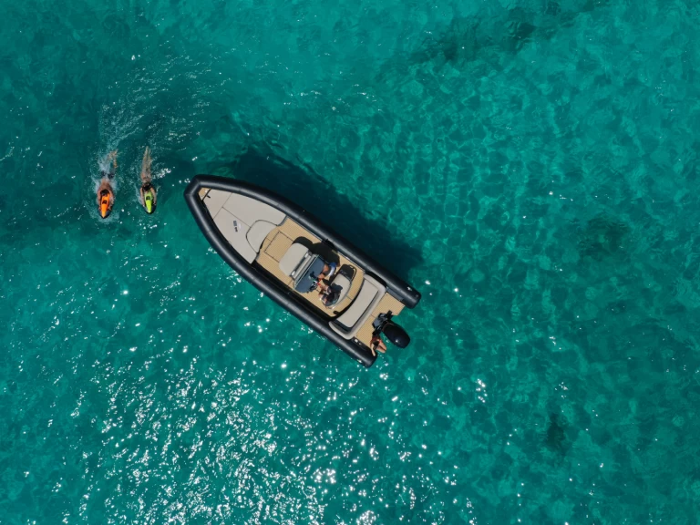 Łódż półsztywna do wynajmu w Porto Cervo w najlepszej cenie