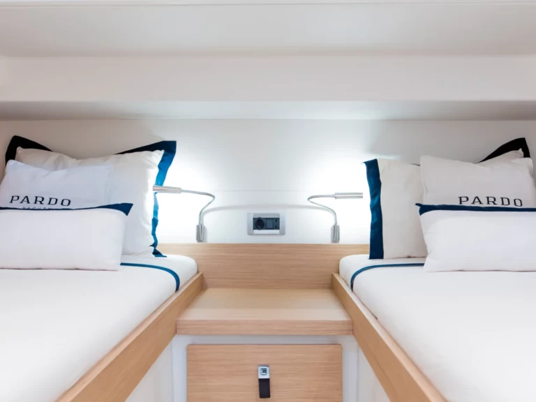 Pardo Yachts Pardo 38 między profesjonalistami a osobami prywatnymi w Beaulieu-sur-Mer