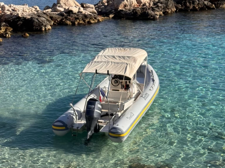 Łódż półsztywna do wynajmu w Les Lecques w najlepszej cenie