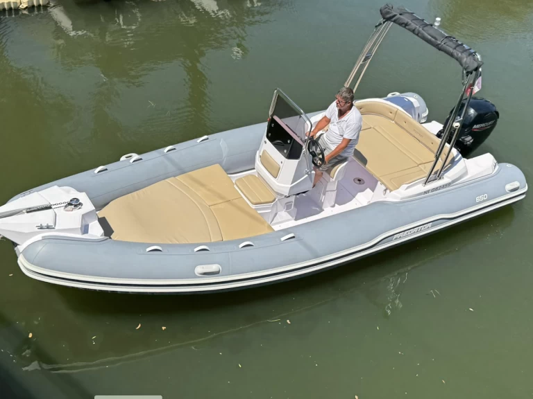 Wynajem Łódż półsztywna Predator z patentem 