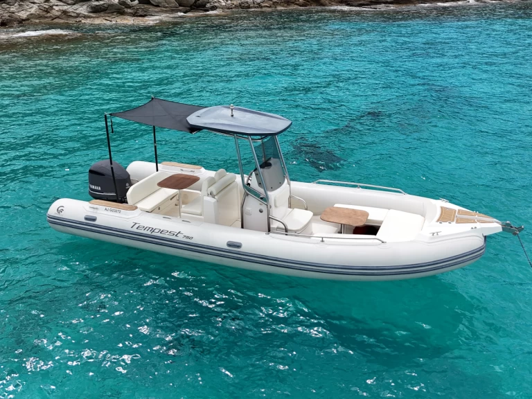 Wynajmij Capelli Tempest 750 Luxe w Port Saint Florent