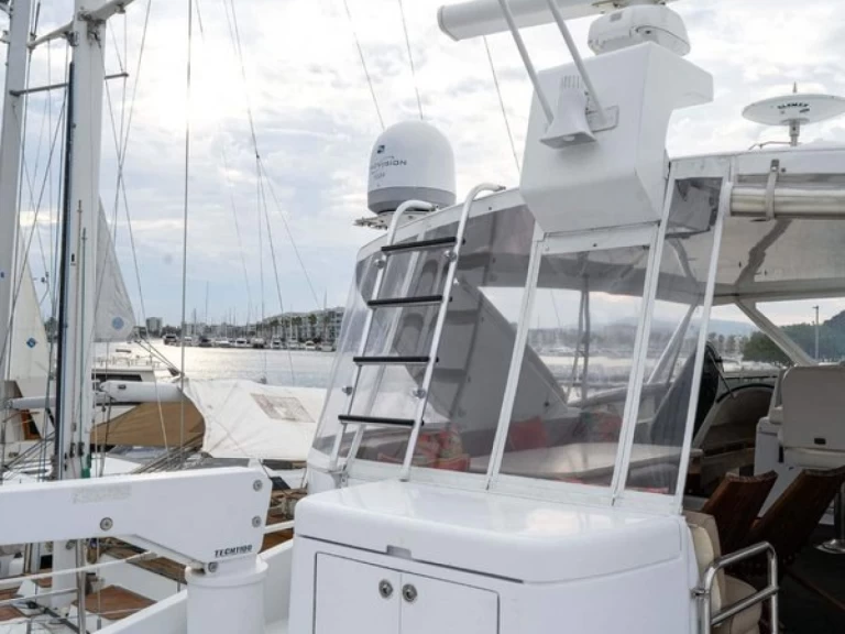 Wynajmij Custom 65 Motor Yacht w Marina Del Rey