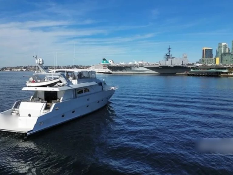 Wynajem Luksusowy jacht Custom z patentem 