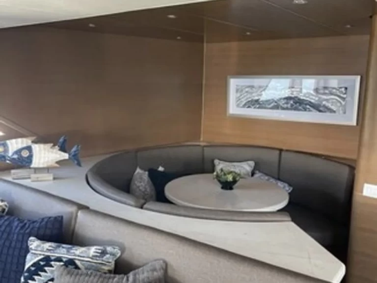 Custom 100 między profesjonalistami a osobami prywatnymi w Long Beach