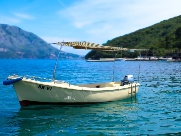 Wynajmij Elan Elan 500 w Budva