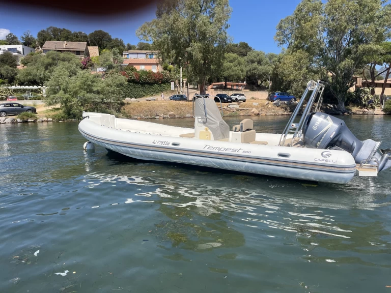 Łódż półsztywna do wynajmu w Porto-Vecchio w najlepszej cenie