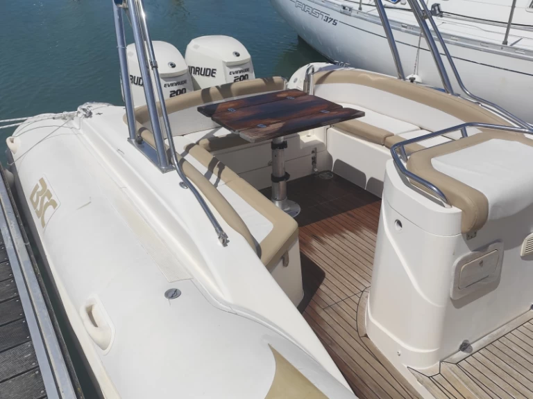 Łódż półsztywna do wynajmu w La Rochelle w najlepszej cenie