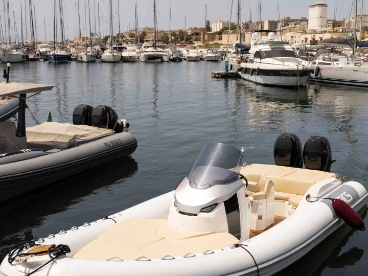 Wynajem łodzi Marsala tanio Strider 9