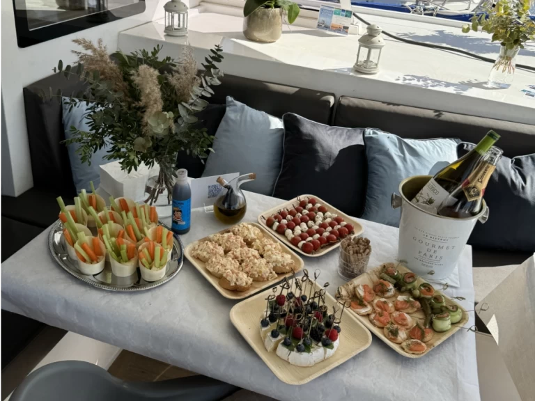 Wynajmij Katamaran z lub bez skippera Bavaria w Denia