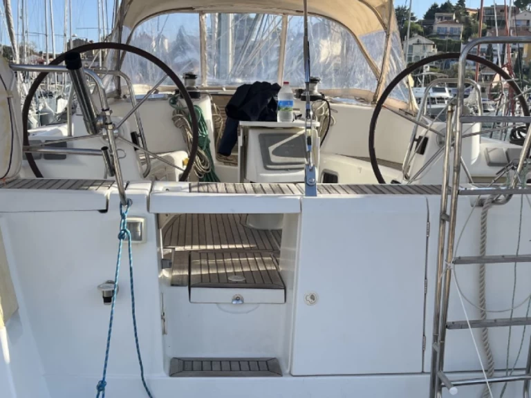 Bénéteau Oceanis 50 między profesjonalistami a osobami prywatnymi w Hyeres