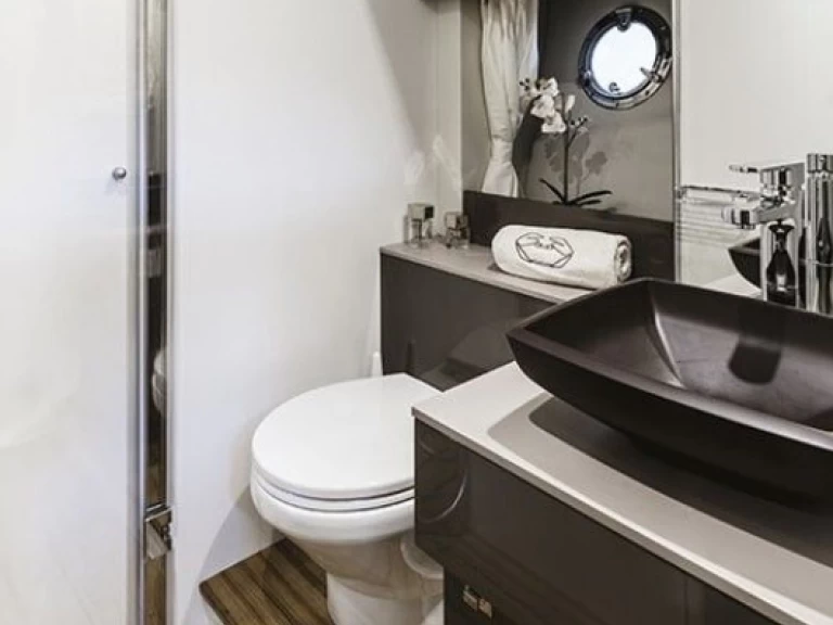 Wynajmij Cranchi Cranchi M44 HT w Beaulieu-sur-Mer