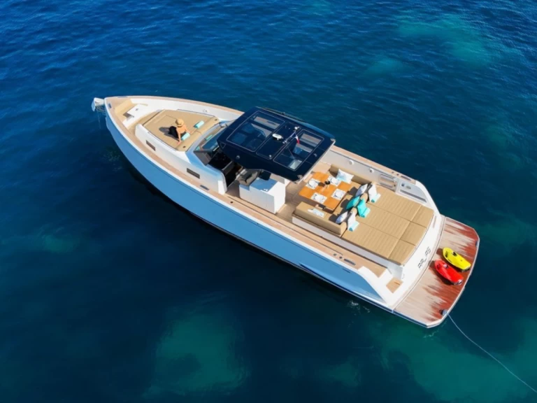 Pardo Yachts Pardo 50 między profesjonalistami a osobami prywatnymi w Cannes