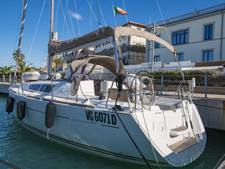 Wynajem Żaglowiec w San Vincenzo - Jeanneau Sun Odyssey 33i