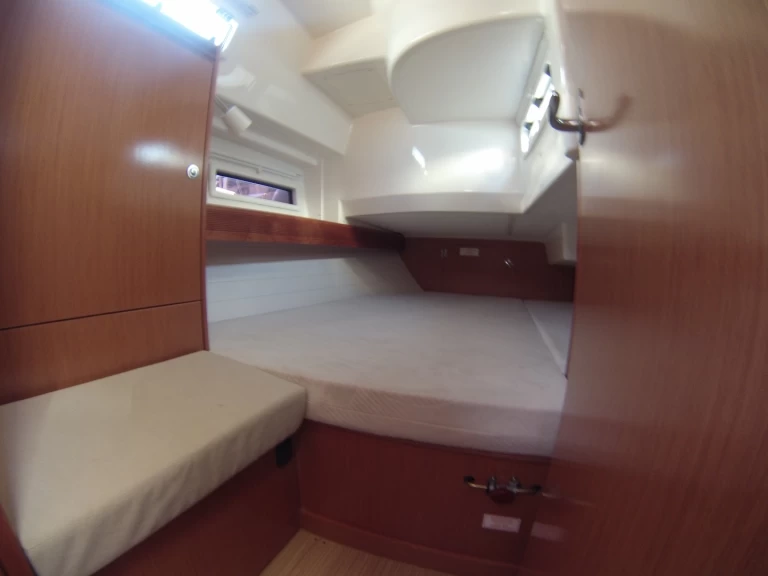 Wynajem Żaglowiec Bavaria z patentem 