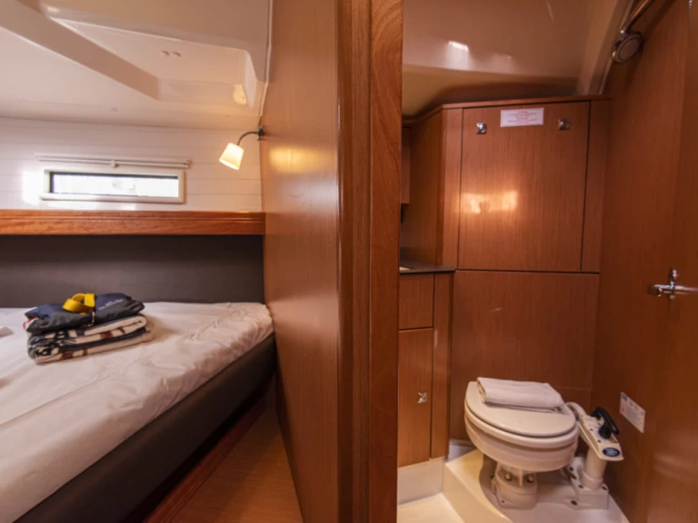 Wynajem Żaglowiec Bavaria z patentem 