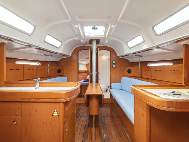 Bénéteau First 40.7 między profesjonalistami a osobami prywatnymi w San Vincenzo