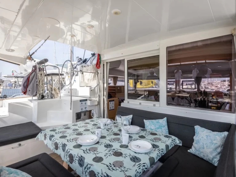 Wynajmij Katamaran z lub bez skippera Lagoon w San Vincenzo