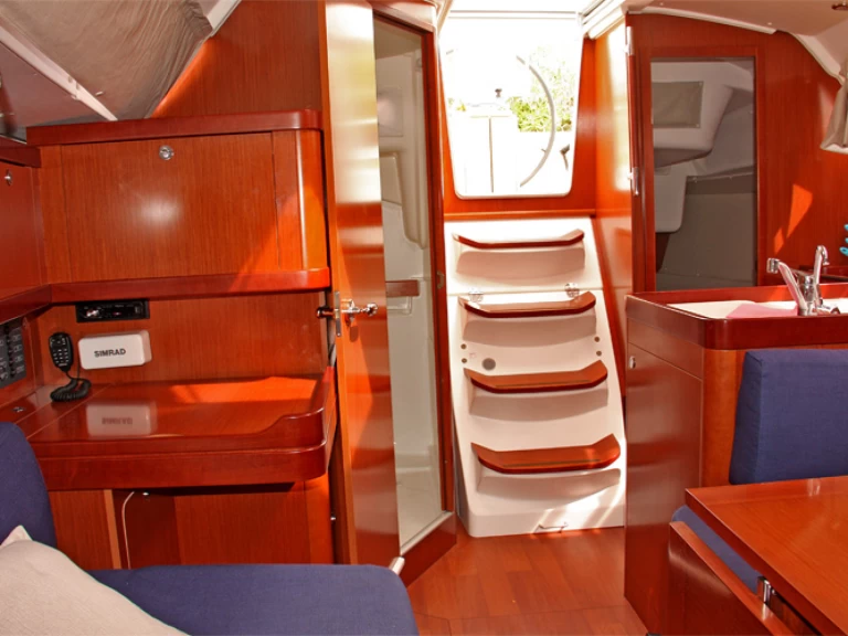 Żaglowiec do wynajmu w San Vincenzo w najlepszej cenie