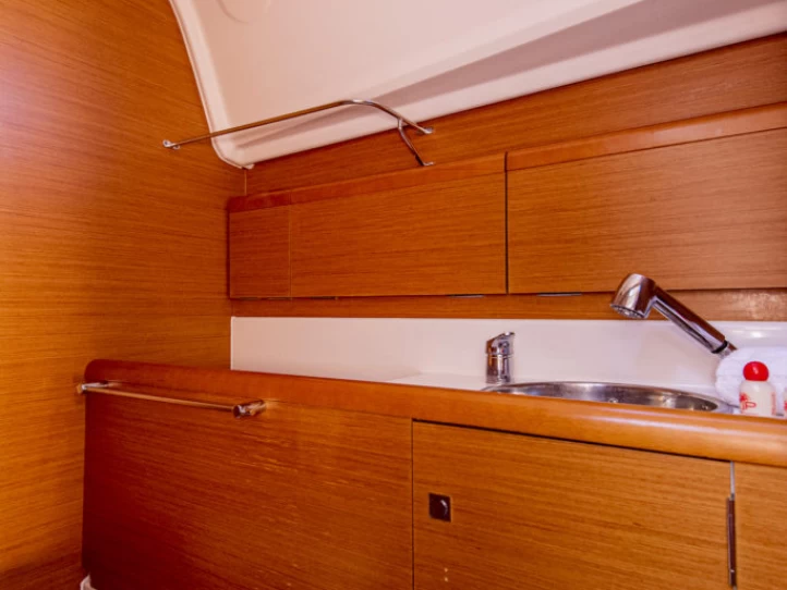 Wynajmij Żaglowiec z lub bez skippera Jeanneau w San Vincenzo