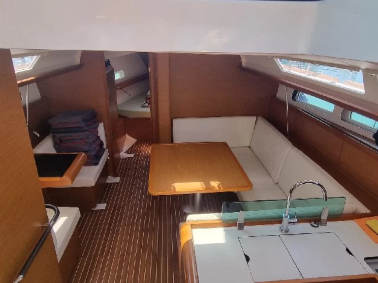 Żaglowiec do wynajmu w San Vincenzo w najlepszej cenie