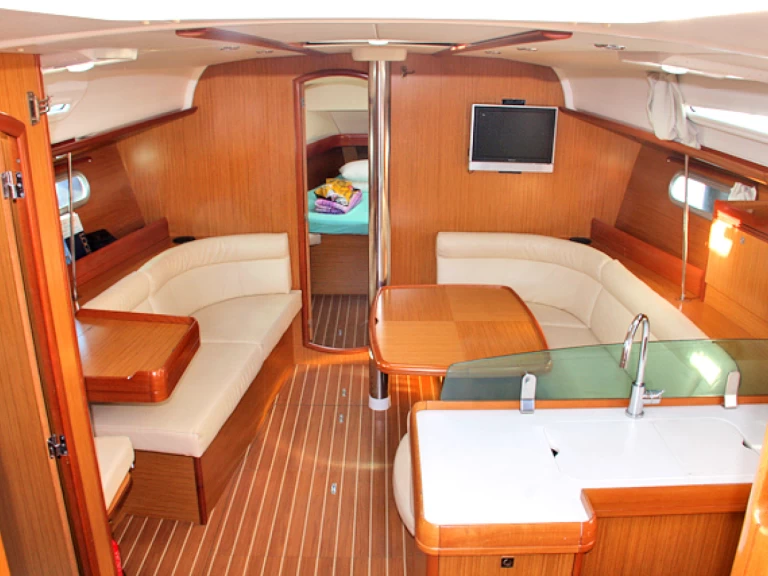 Wynajem Żaglowiec w San Vincenzo - Jeanneau Sun Odyssey 42i