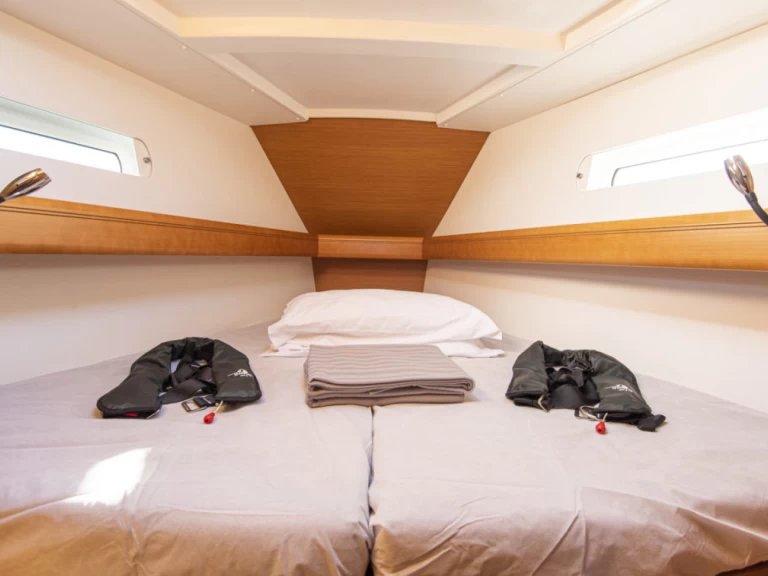 Wynajmij Jeanneau Sun Odyssey 439 w San Vincenzo