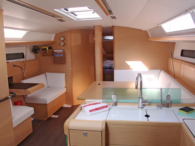 Wynajmij Żaglowiec z lub bez skippera Jeanneau w San Vincenzo