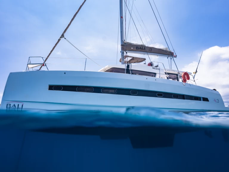 Wynajmij Katamaran z lub bez skippera Bali w Eden Island