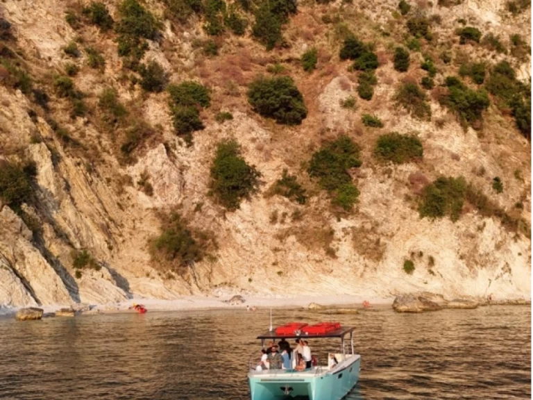 Wynajmij Aliboats DI BERNARDINI ALESSANDRO w Himarë