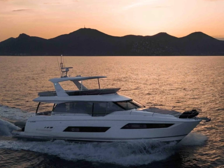 Wynajem łodzi Prestige 680S w Côte d'Azur na SamBoat 