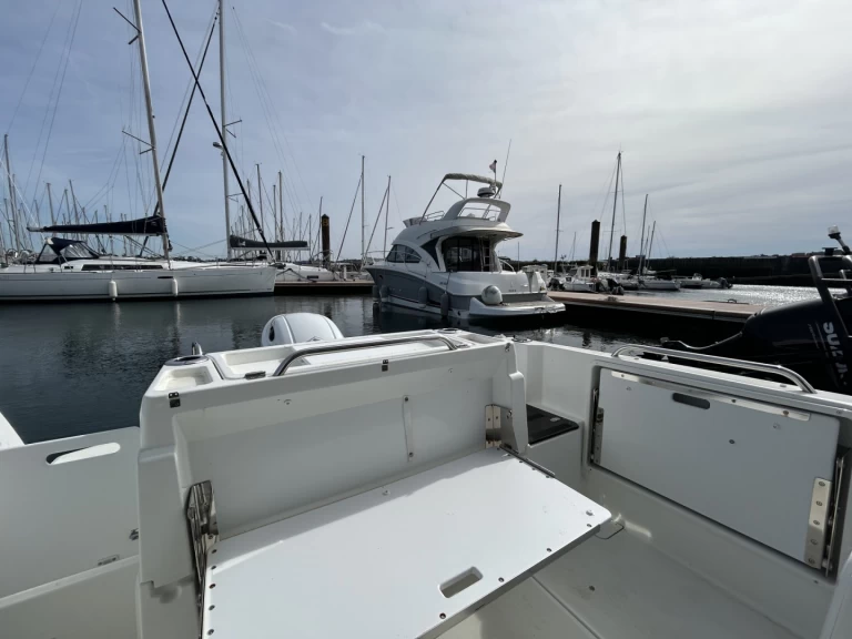 Wynajmij Motorówka z lub bez skippera Bénéteau w Brest