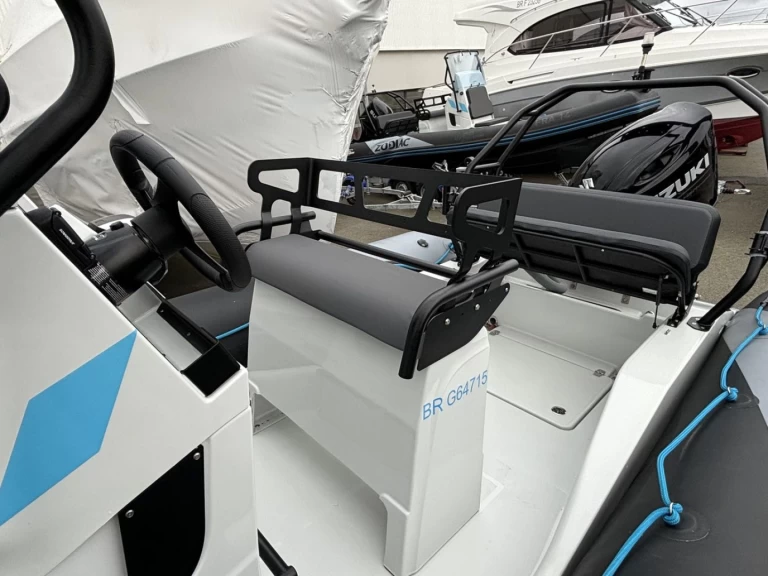 Wynajem łodzi Brest tanio Pro 7