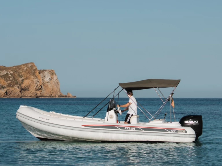 Selva 600 między profesjonalistami a osobami prywatnymi w Sant Antoni de Portmany