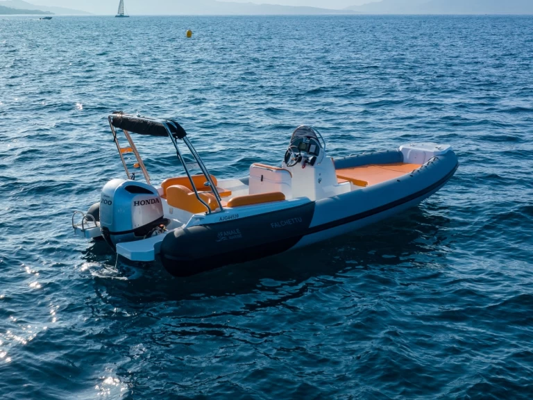 Fanale marine  FANALE 700 FALCHETTU między profesjonalistami a osobami prywatnymi w Porto Pollo