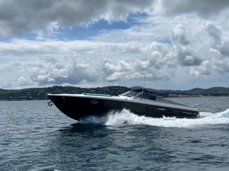 Wynajem Luksusowy jacht w Port Grimaud - Itama 38