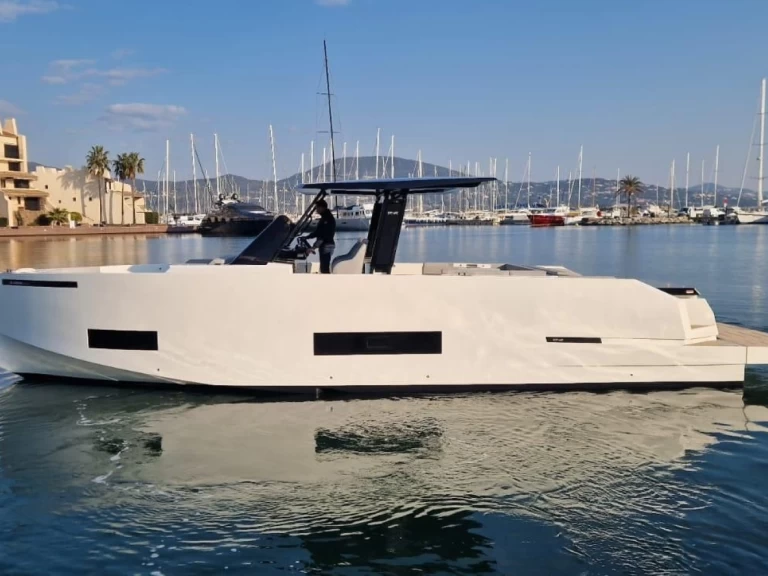 Wynajmij Luksusowy jacht z lub bez skippera DE ANTONIO Yachts w Port Grimaud