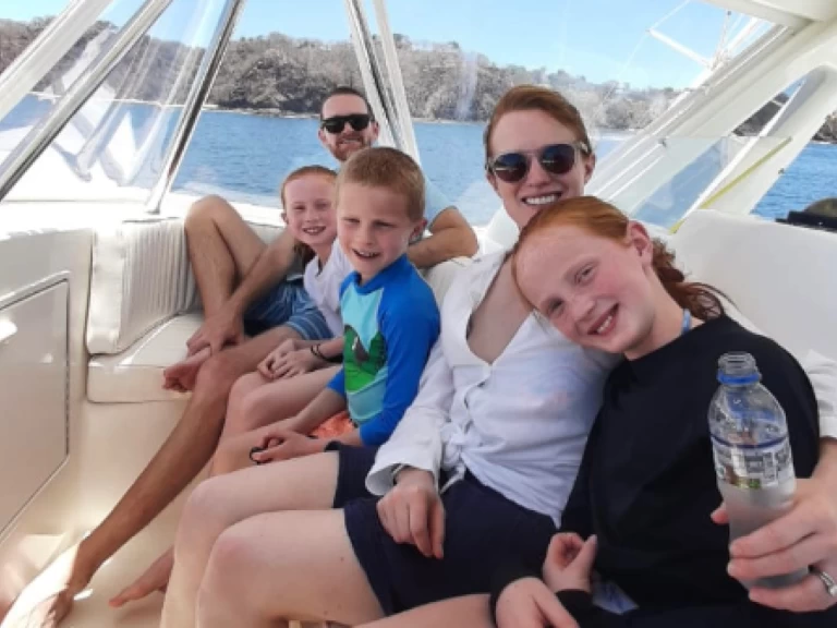 Ocean Yachts Super Sport między profesjonalistami a osobami prywatnymi w Bahía Culebra