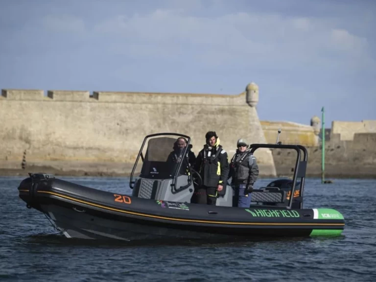 Wynajem Łódż półsztywna Highfield z patentem 