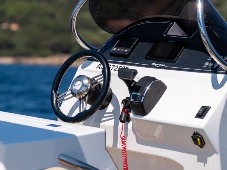 Wynajem Łódż półsztywna Marsea z patentem 