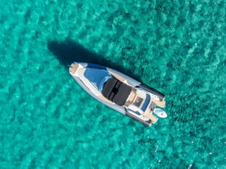 Wynajmij Łódż półsztywna z lub bez skippera Fanale marine  w Porto Pollo