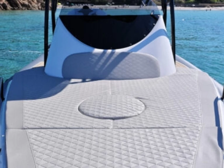 Wynajem Łódż półsztywna Fanale marine  z patentem 