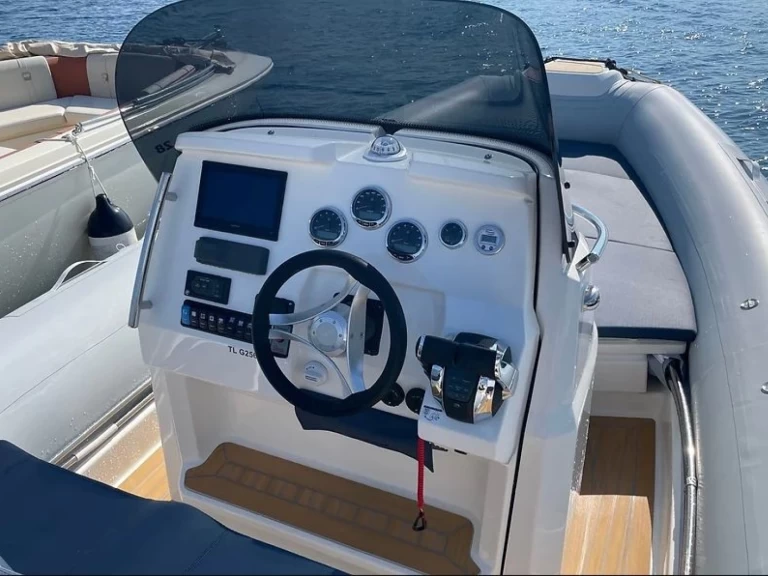 Wynajem Łódż półsztywna Joker Boat z patentem 