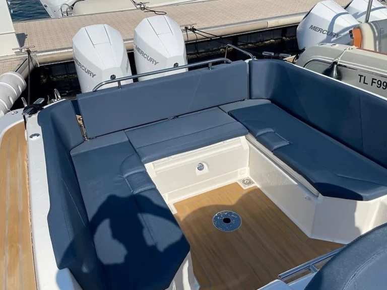 Łódż półsztywna do wynajmu w Port Grimaud w najlepszej cenie