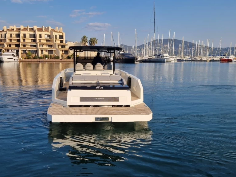 Wynajmij Luksusowy jacht z lub bez skippera DE ANTONIO Yachts w Port Grimaud
