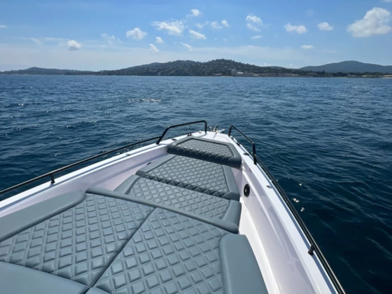 Luksusowy jacht do wynajmu w Port Grimaud w najlepszej cenie