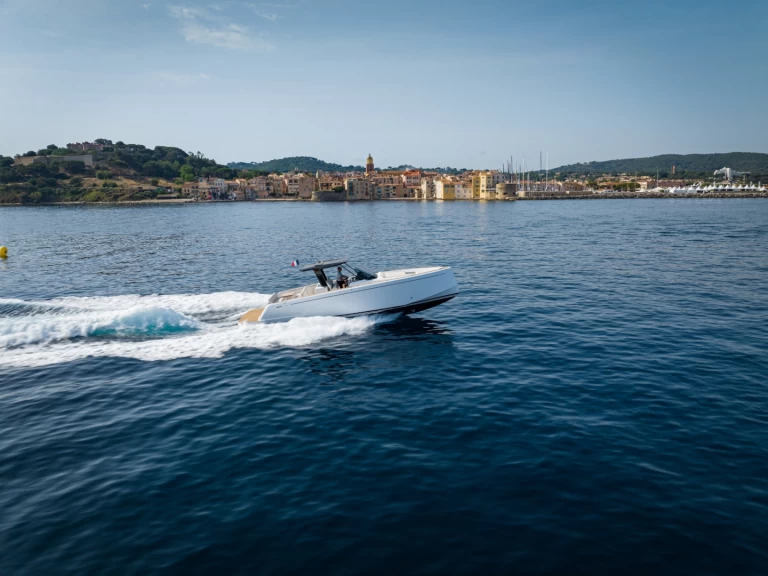 Wynajem Motorówka Pardo Yachts z patentem 