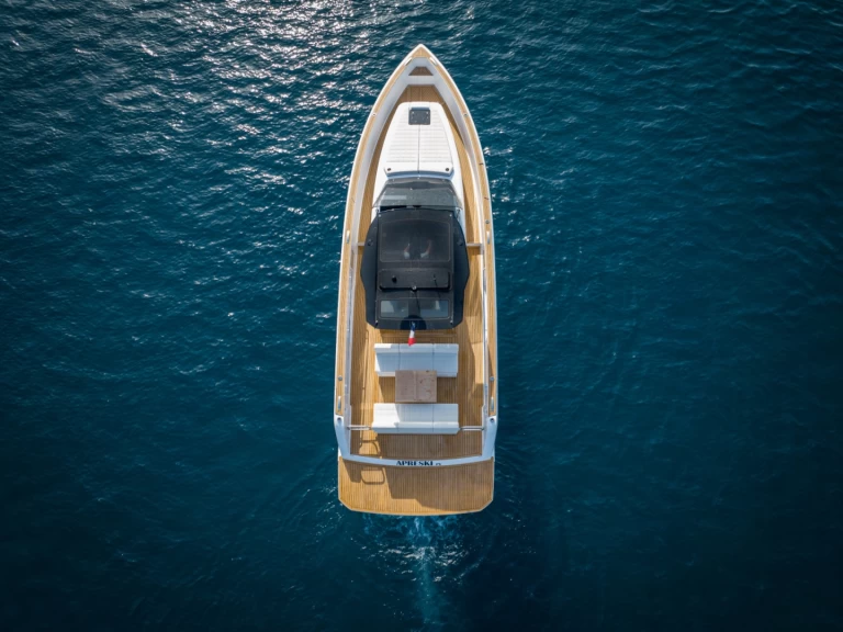 Pardo Yachts Pardo 38 między profesjonalistami a osobami prywatnymi w Port Grimaud