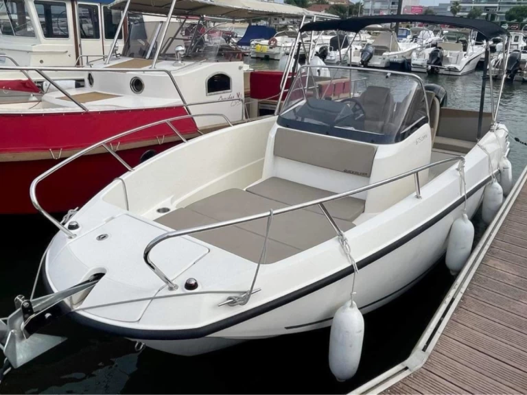 Quicksilver Quicksilver 675 Activ Open między profesjonalistami a osobami prywatnymi w Arcachon