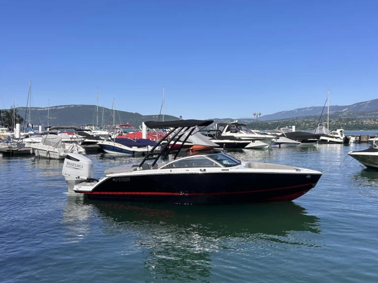 Four Winns FOUR WINNS H2 między profesjonalistami a osobami prywatnymi w Viviers-du-Lac